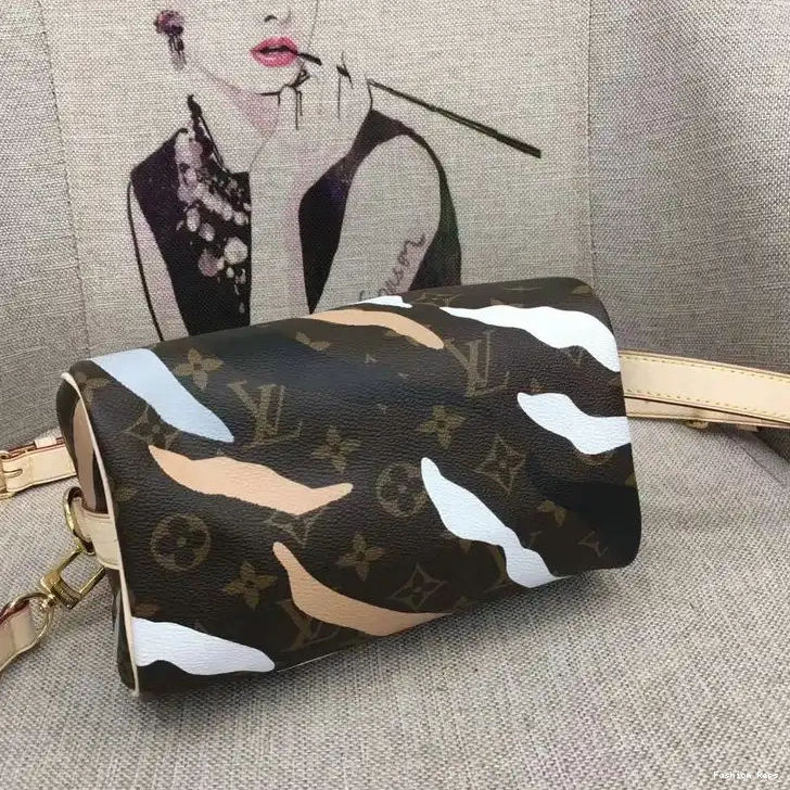 Fashion Reps LV Bags 206B570110 0521